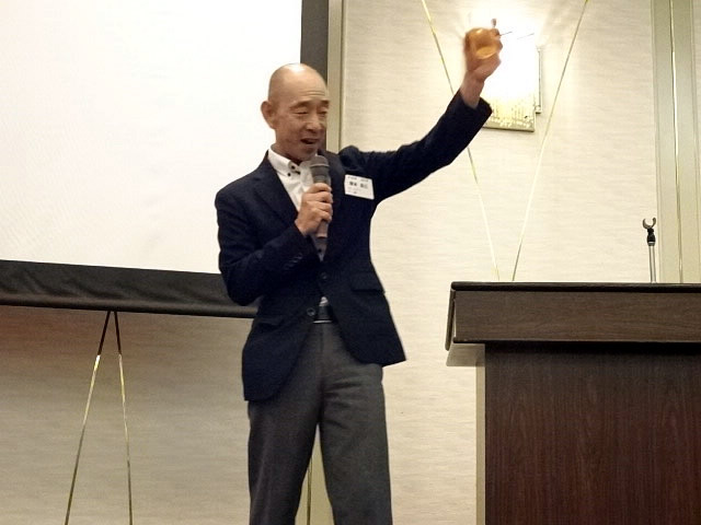 陵水会名古屋支部総会2024　懇親会塚本氏乾杯